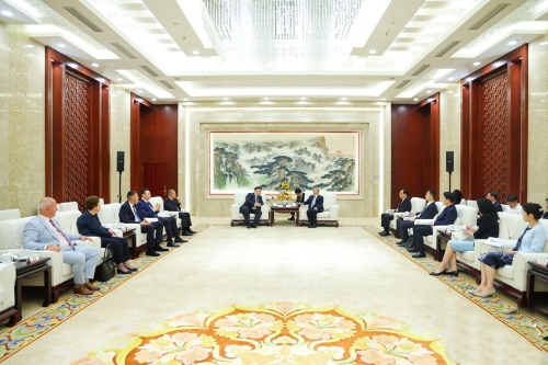 林武会见保加利亚社会党主席、政府副总理扎菲罗夫