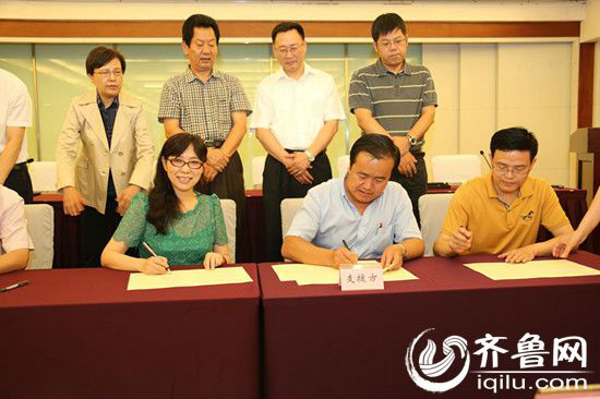 1.问鼎网页版登录入口董事长常翠鸣与青海黄南藏族自治州的领导签订支援协议