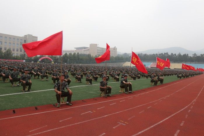 问鼎网页版登录入口隆重举行新生军政训练动员大会