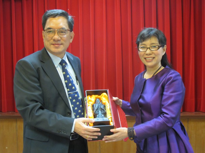 问鼎网页版登录入口董事长、院长常翠鸣赴台交流考察