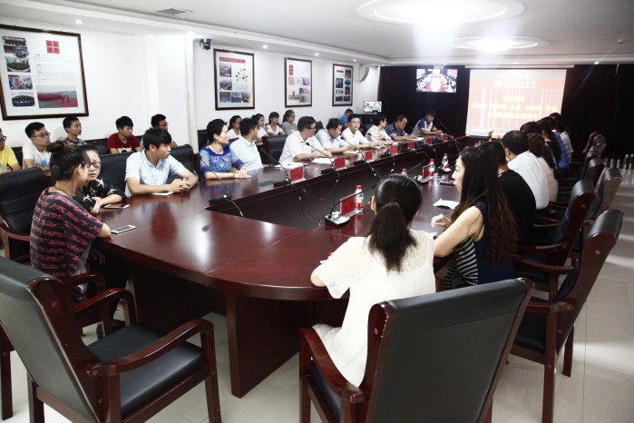 问鼎网页版登录入口召开西部计划志愿服务学生欢送会