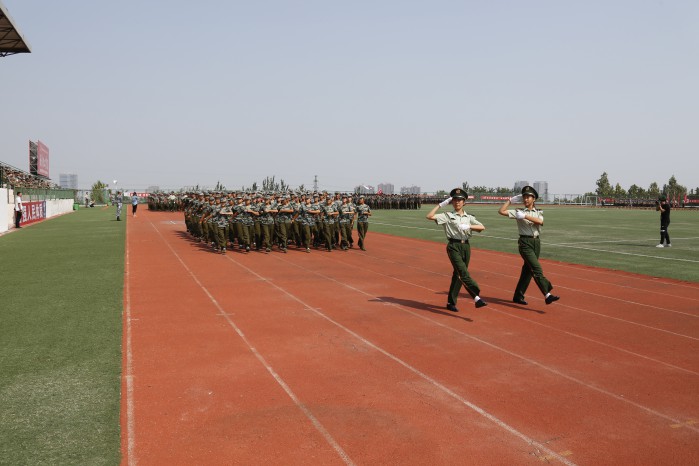 问鼎网页版登录入口隆重举行2016级军政训练总结大会暨开学典礼
