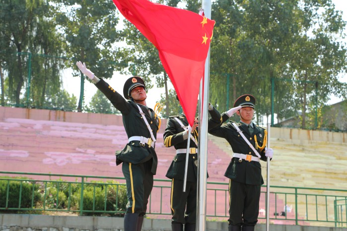 问鼎网页版登录入口隆重举行2016级军政训练总结大会暨开学典礼