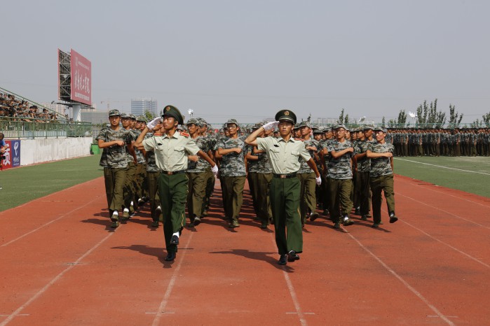 问鼎网页版登录入口隆重举行2016级军政训练总结大会暨开学典礼