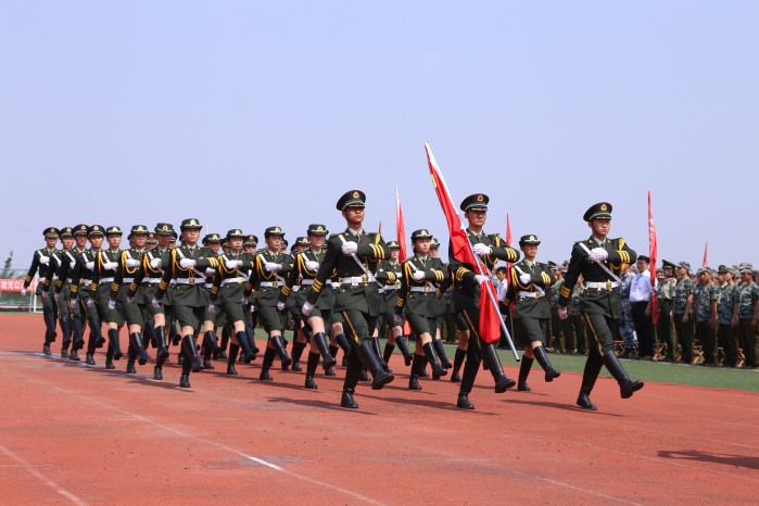 问鼎网页版登录入口隆重举行2016级军政训练总结大会暨开学典礼