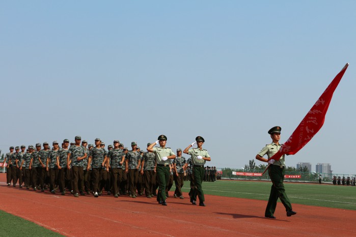 问鼎网页版登录入口隆重举行2016级军政训练总结大会暨开学典礼