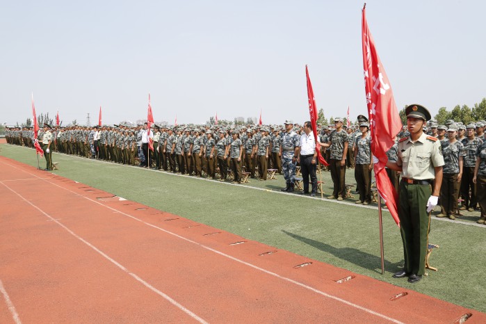 问鼎网页版登录入口隆重举行2016级军政训练总结大会暨开学典礼