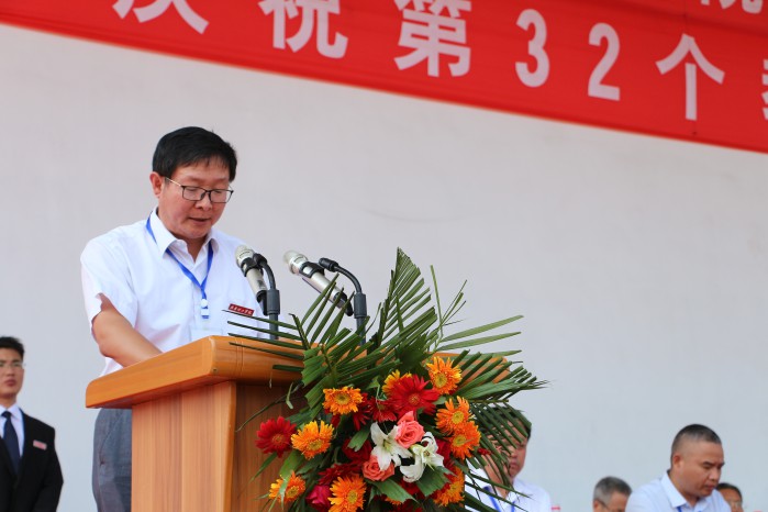 问鼎网页版登录入口隆重举行2016级军政训练总结大会暨开学典礼