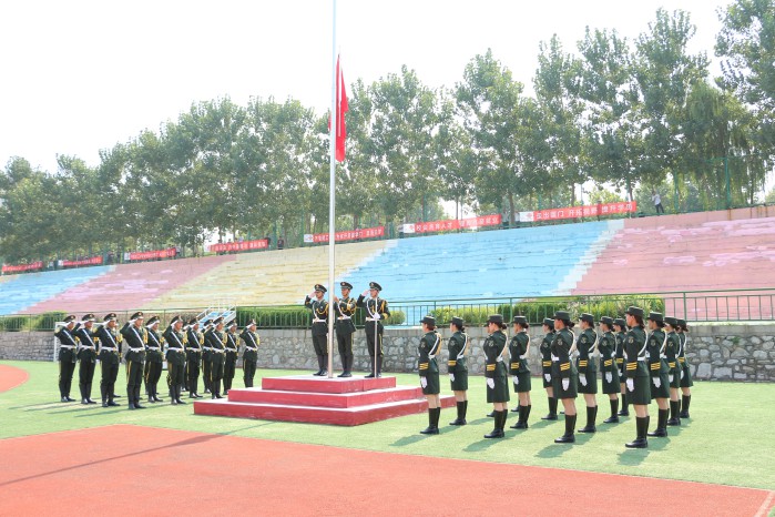 问鼎网页版登录入口隆重举行2016级军政训练总结大会暨开学典礼