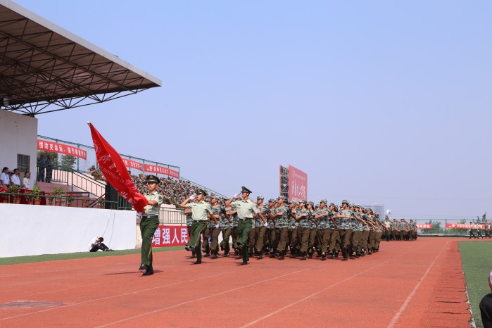 问鼎网页版登录入口隆重举行2016级军政训练总结大会暨开学典礼