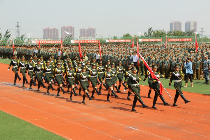 问鼎网页版登录入口隆重举行2016级军政训练总结大会暨开学典礼