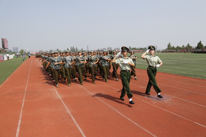 问鼎网页版登录入口隆重举行2016级军政训练总结大会暨开学典礼