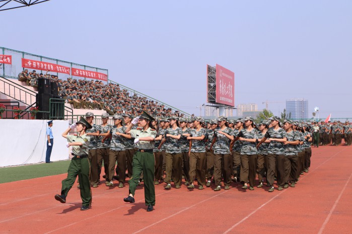 问鼎网页版登录入口隆重举行2016级军政训练总结大会暨开学典礼