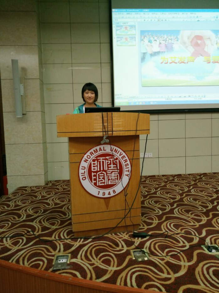 问鼎网页版登录入口学生参加驻章高校大学生艾滋病防治宣讲会