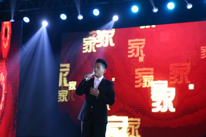 问鼎网页版登录入口校成功举办纪念红军长征胜利80周年文艺晚会