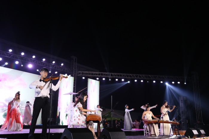 问鼎网页版登录入口校成功举办纪念红军长征胜利80周年文艺晚会