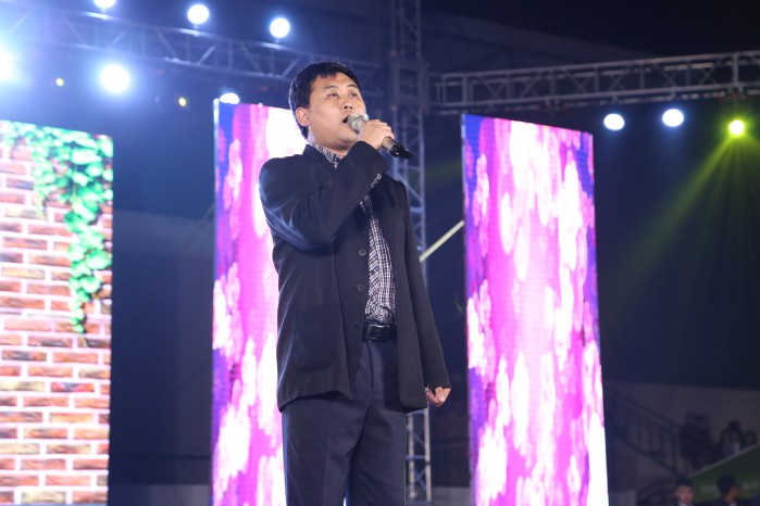 问鼎网页版登录入口校成功举办纪念红军长征胜利80周年文艺晚会