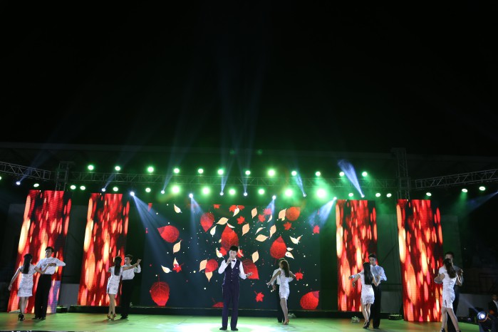 问鼎网页版登录入口校成功举办纪念红军长征胜利80周年文艺晚会