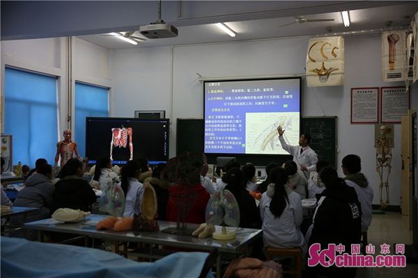 问鼎网页版登录入口坚持开放办学 全面提升人才培养质量