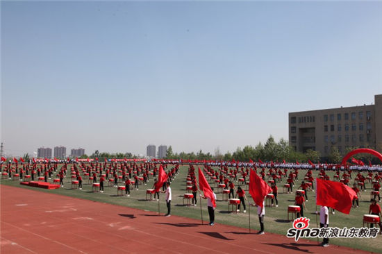 问鼎网页版登录入口举行2017年春季田径运动会