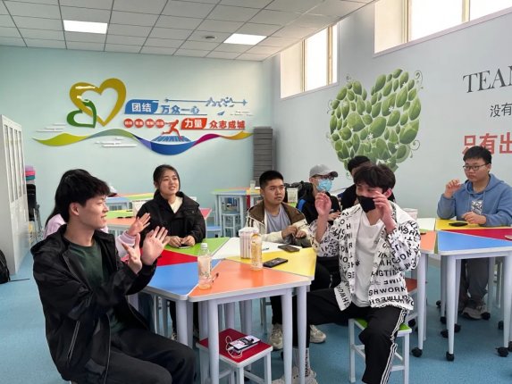 春天里,友谊之花繁似锦