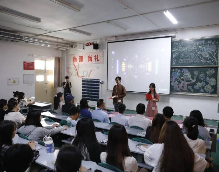 1718959280623685.jpg 英语歌曲大赛照片2.jpg