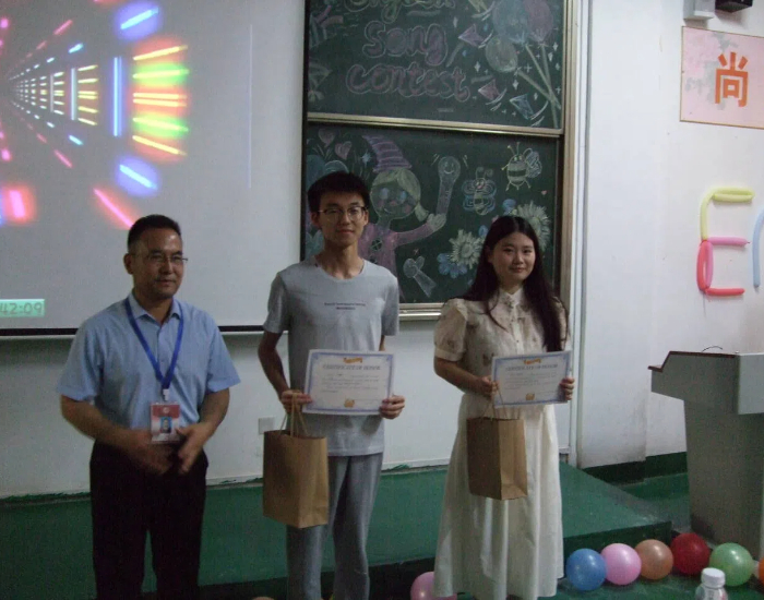 1718959304168032.jpg 英语歌曲大赛照片1.jpg