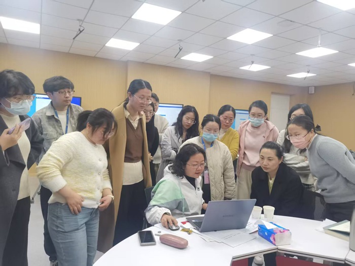 中心开展教学创新专题研讨