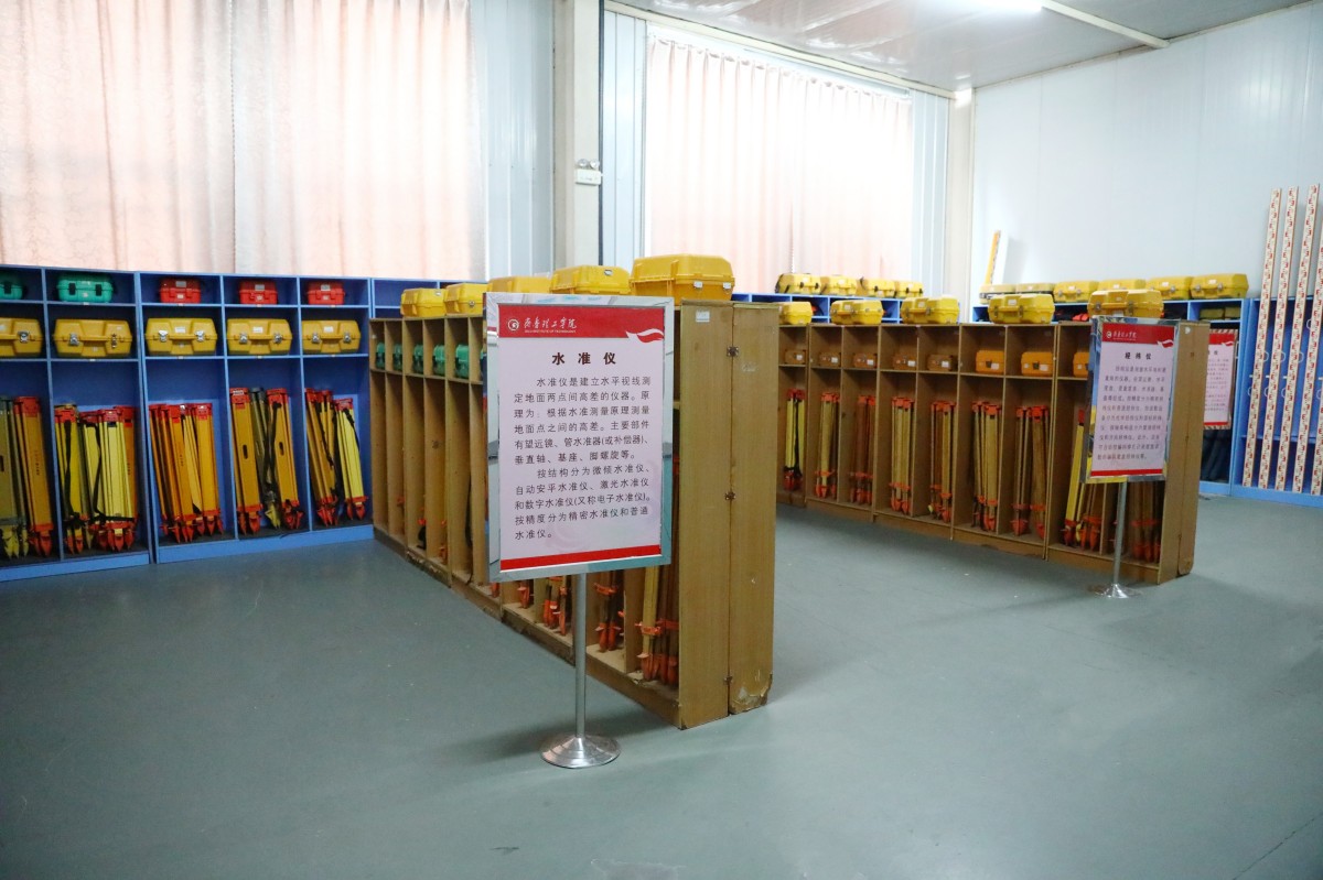 3工程测量实验室.jpg
