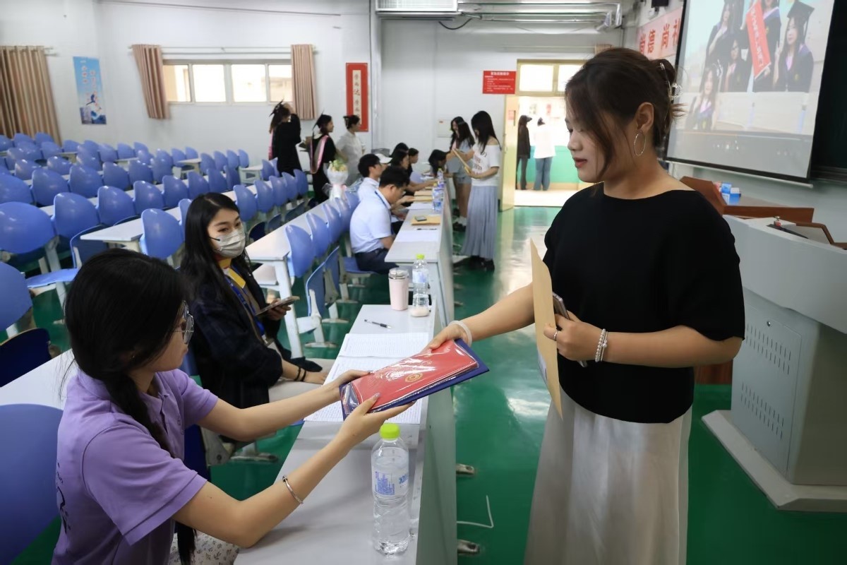 1750667903191387.jpg 毕业证发放.jpg