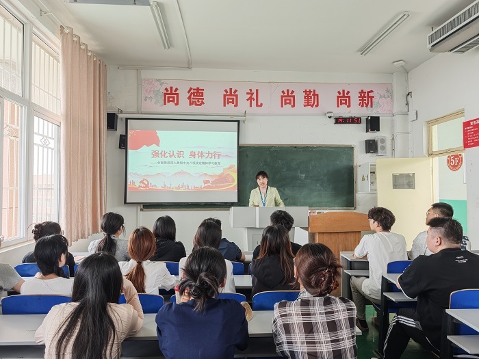 1753929267469765.jpg 图一 支部书记讲党课.jpg